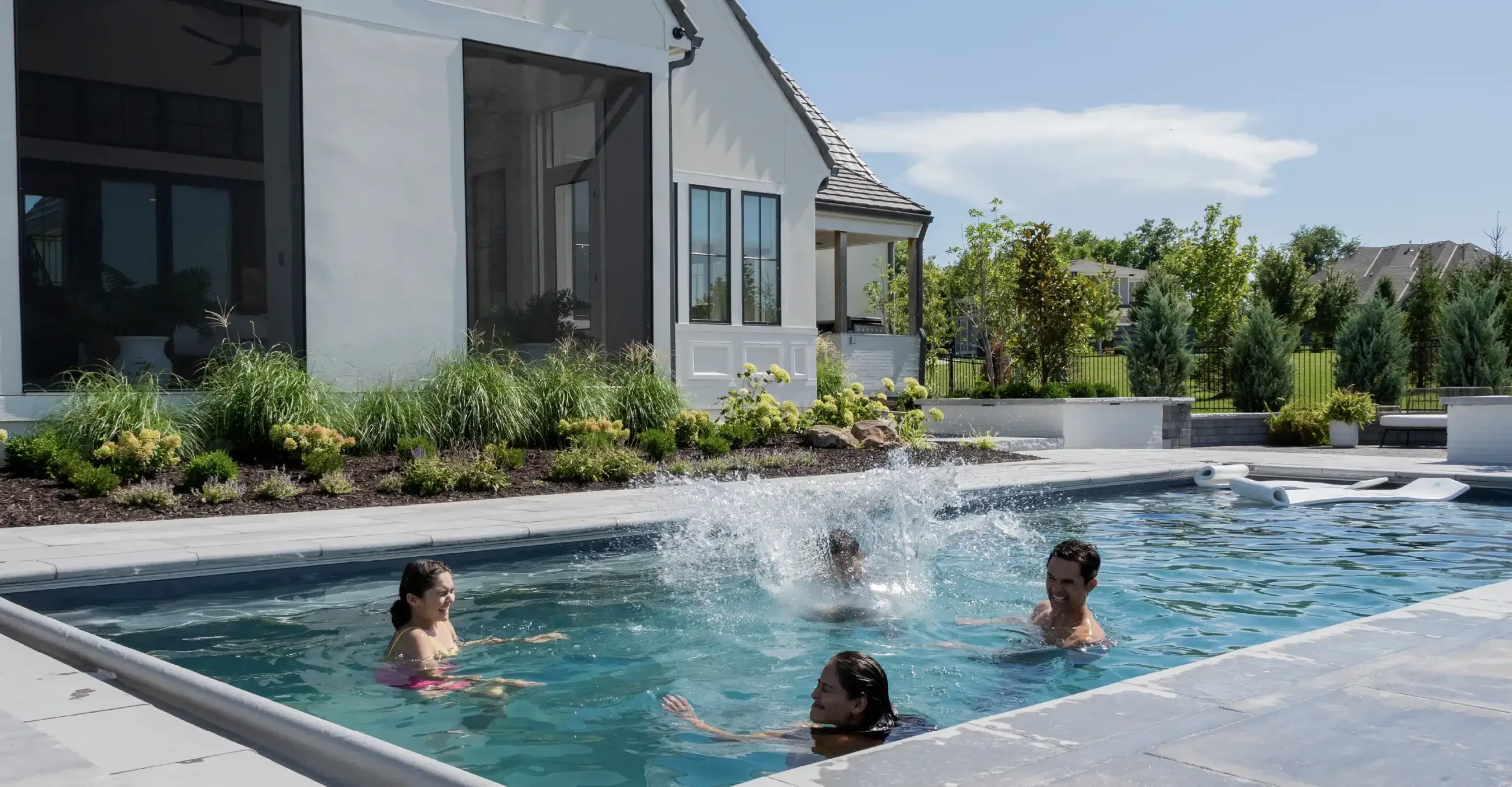 Avvia Pools Nashville South Blue Line Pools - fiberglass pool dealer for Rankin County, Mississippi